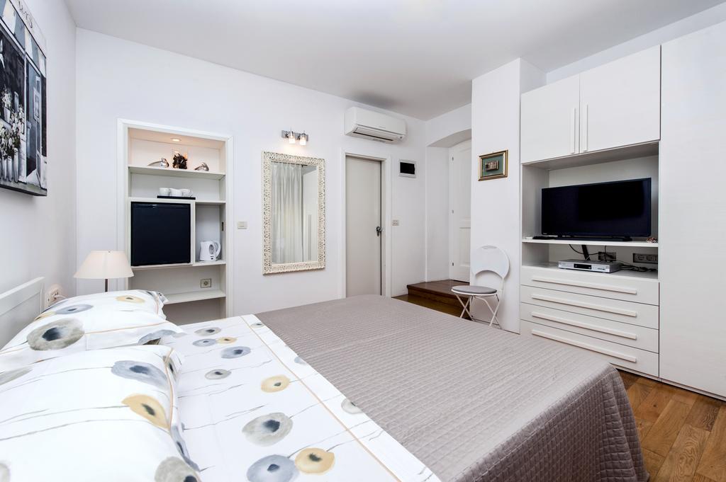 Corte Dei Merli Suite & Room Ровінь Номер фото